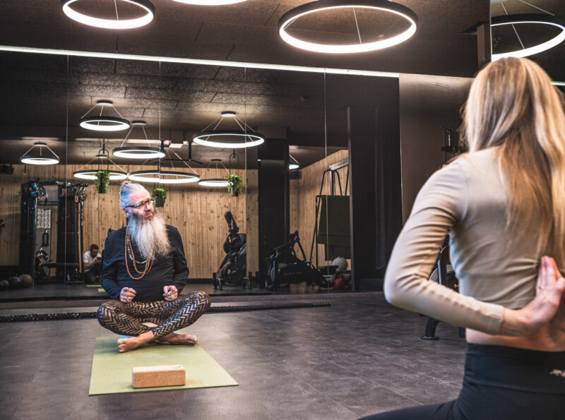 Yoga Kurs kostenlos im Fitness und Yoga Raum