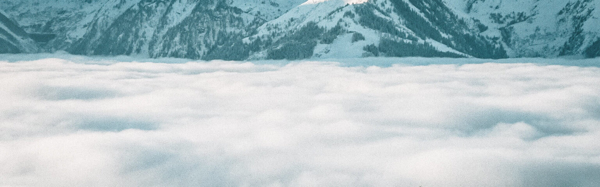 Skipiste im Nebel